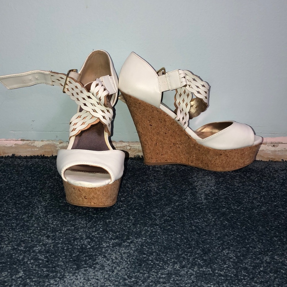 White Wedges